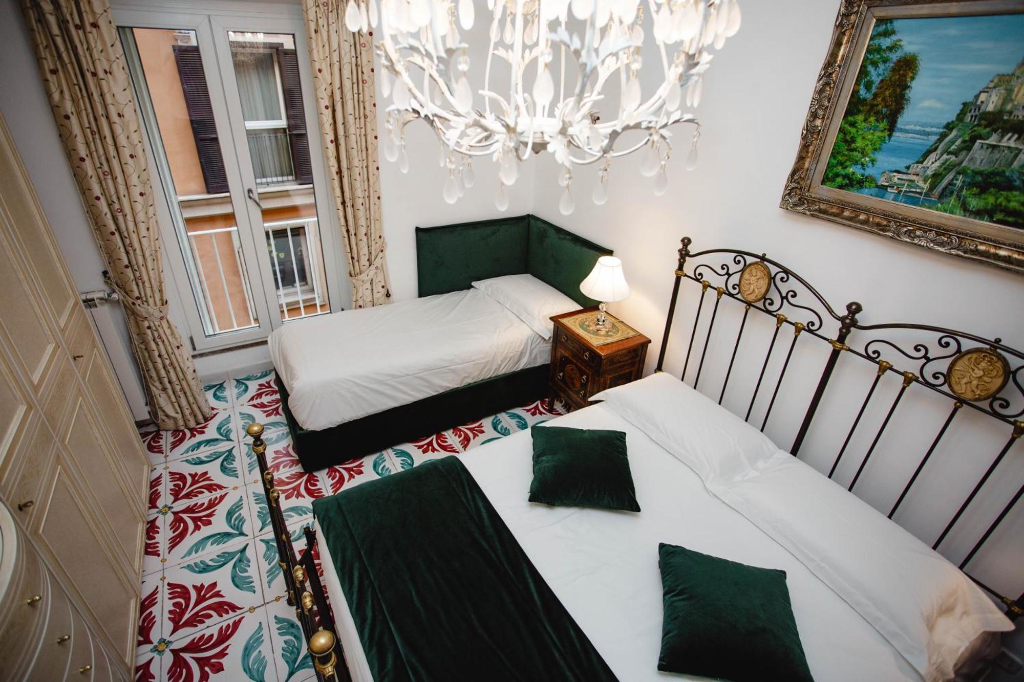 Отель Delfini Trevi House Рим Экстерьер фото